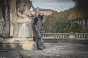 Franck Simon - photographe en Charente - Yoann - séance photo - vieil Angoulême - grain de pixel -