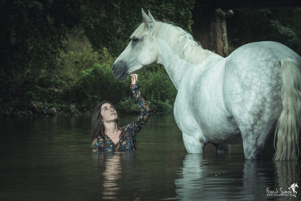 Léa et son poney - séance photo aquatique - Franck Simon - Grain de Pixel - photographe pour le cheval - Charente - Angoulême