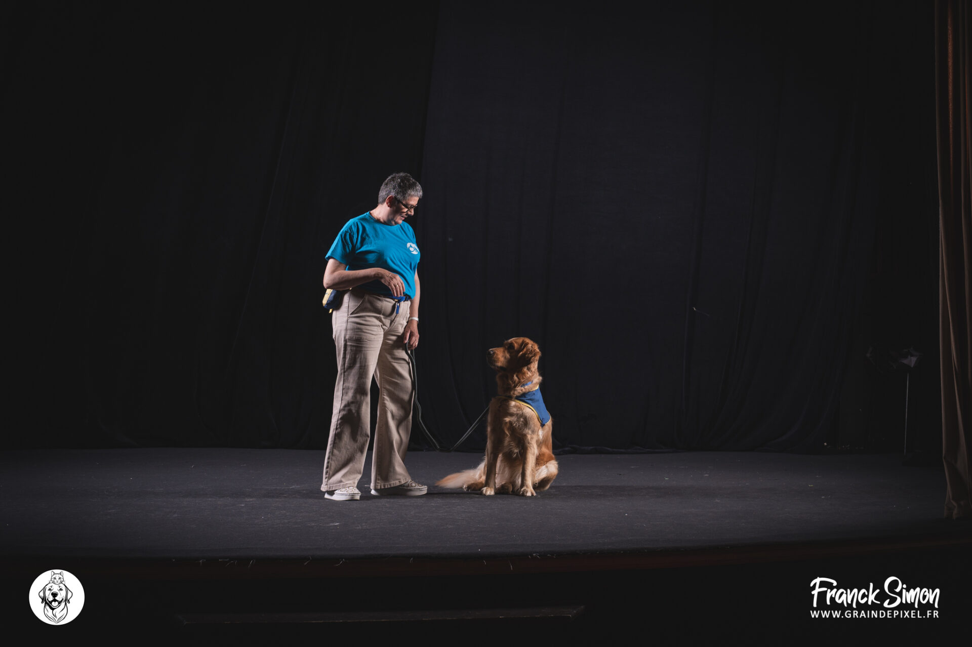 handi'chiens - délégation de Jonzac - théâtre de Jonzac - pour le projet photo in dog we trust - Franck Simon